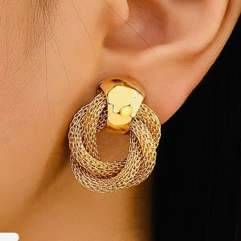 GOLDTONE MESH DESIGN EARRINGS